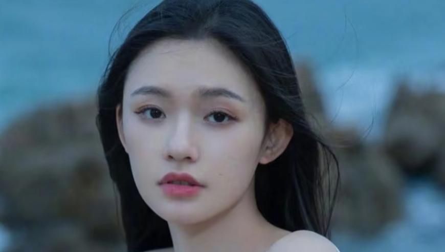 女儿有多精致爸爸就有多凌乱,2025香港正版管家婆资料大全完整版,经济性执行方案剖析_投资版V1.28